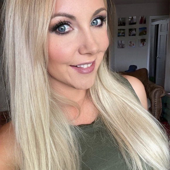 Meet your Posher, Danielle - Picture 3 of 3